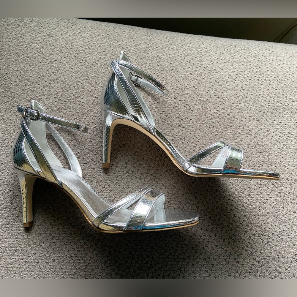 Michael Kors Kimberly Metallic Snake Embossed Leather Sandal‎ Silver 7M NWB